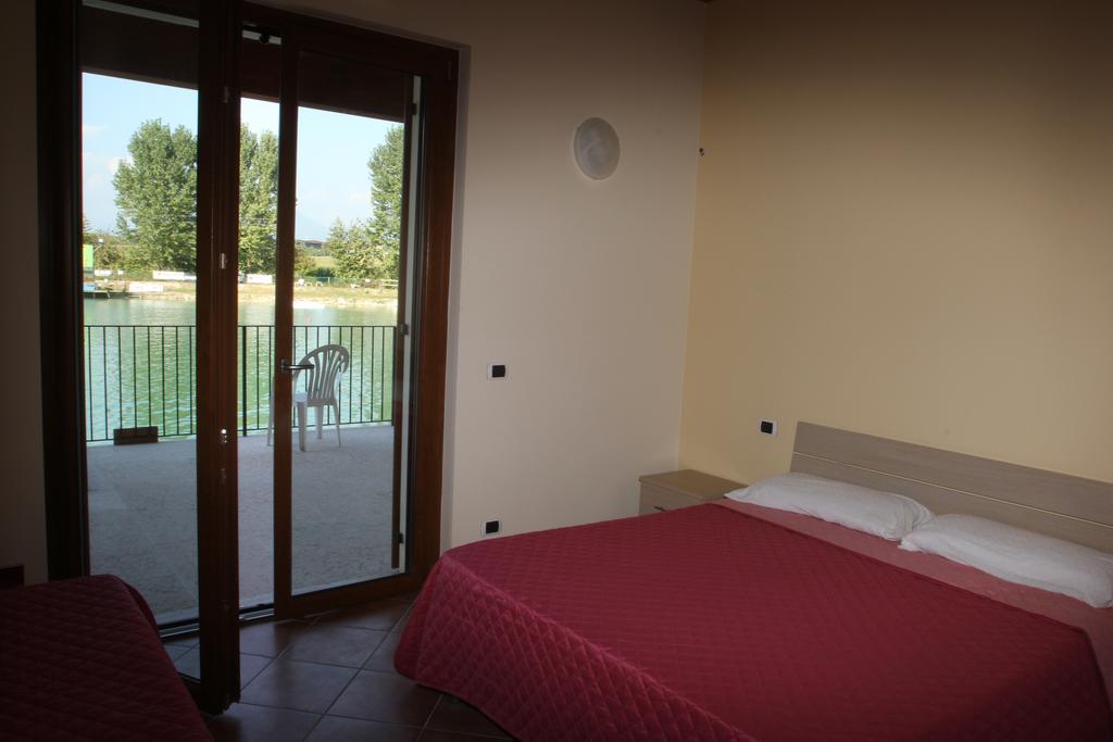 Laghetto Ai Portici Bed & Breakfast Pastrengo Ruang foto