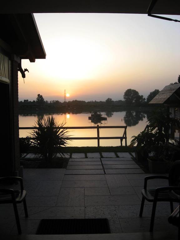 Laghetto Ai Portici Bed & Breakfast Pastrengo Bagian luar foto